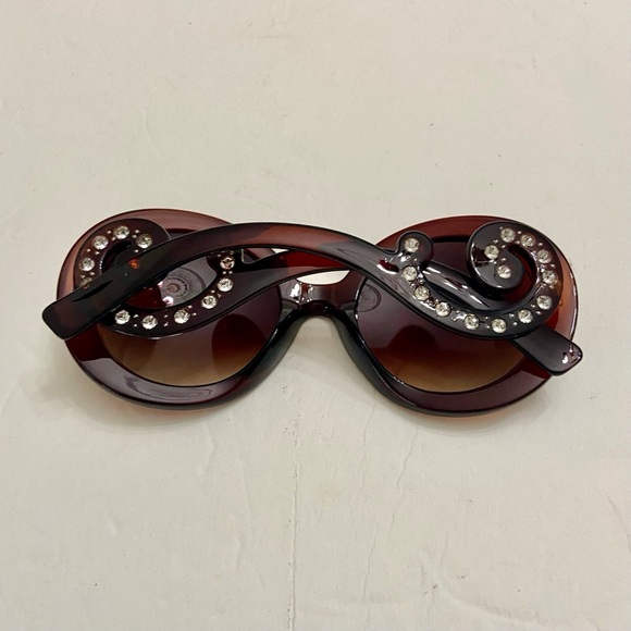 Elegant, High Fashion Brown Round Sunglasses with Rhinestones main image 9